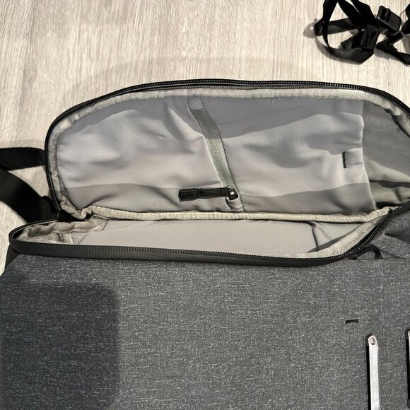 Peak Design Everyday Backpack V2, 20L, Charcoal - Picture 12 of 16